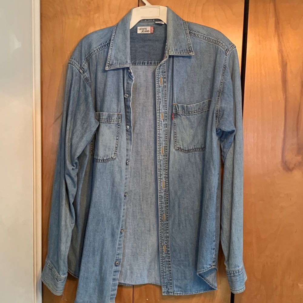 Levi red tab Men’s denim shirt, Sz medium.